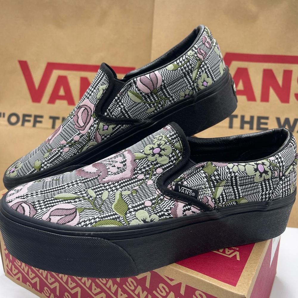 Vans WMNS Classic Slip-On Stackform Platform Sneakers 
Tapestry Floral Black - Picture 9 of 16